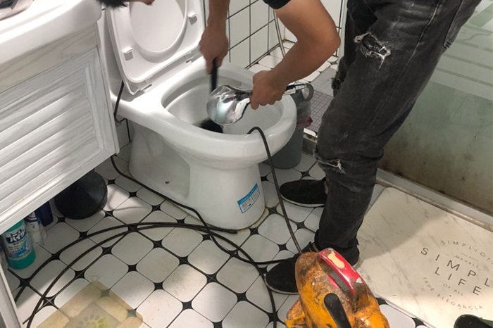 屯昌马桶堵塞自己疏通还是找师傅?专业上门服务让你省时更省心